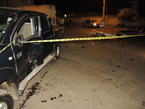 Brumado: Grave acidente entre carro e moto na Avenida João Paulo I