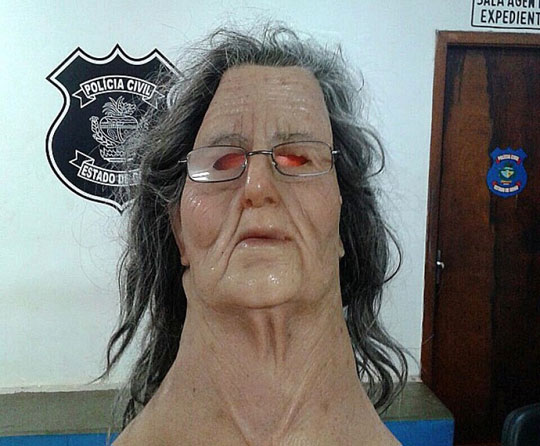 Goiás: Detento tenta fugir de presídio usando máscara de idosa e roupas femininas