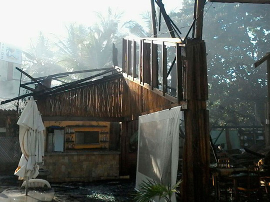 Incêndio de grandes proporções destrói parte de hotel em Ilhéus