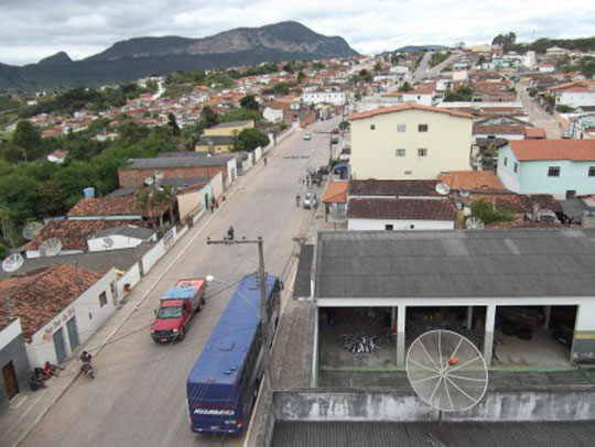 Ibicoara: Menor mata padrasto com facada no peito