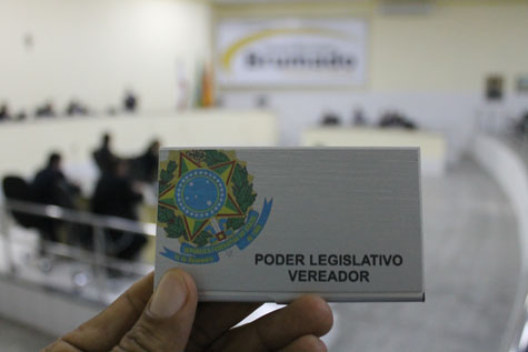 Brumado: Vereadores recebem placa de identificação durante sessão