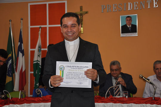 Câmara de Igaporã concede título de cidadania ao Padre Paulo Henrique