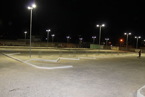 Brumado: Praça de estacionamento no mercado é inaugurada