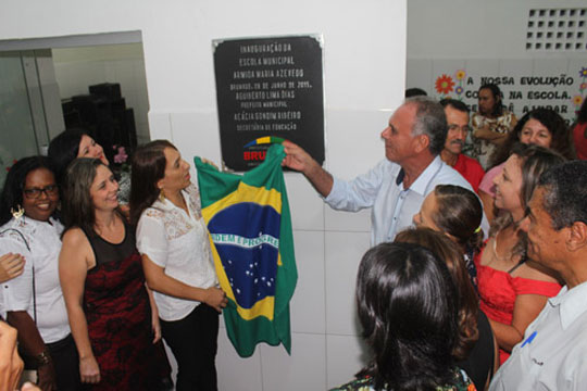 Prefeito de Brumado entrega nova estrutura da Escola Armida Azevedo