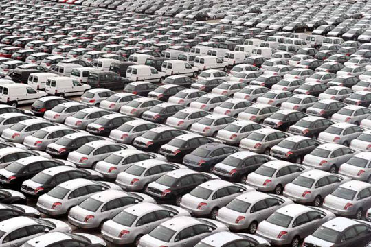 Produção de veículos sobe 15% em fevereiro, mas vendas caem