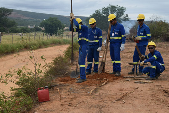 Coelba inicia instalação de energia para o presídio de Brumado