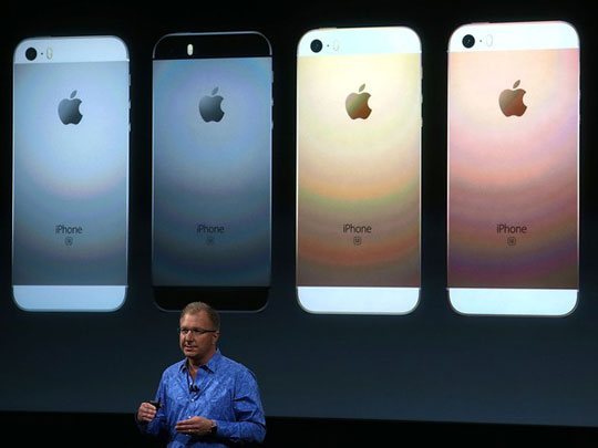 Apple apresenta iPhone 'barato'