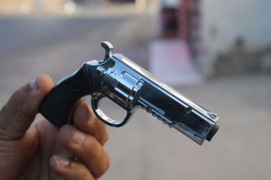 Polícia de Brumado apreende isqueiro com formato de arma suspeito de ter sido utilizado em assaltos
