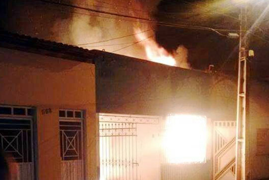 Idosa morre durante incêndio em sua residência na cidade de Itapetinga