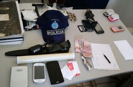 Moto furtada é recuperada e polícia apreende drogas em Ituaçu