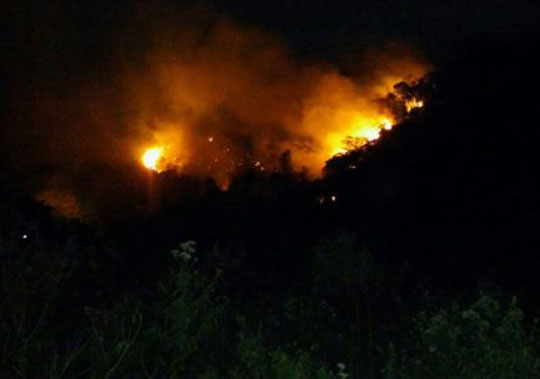 Ituaçu: Fogo atinge a vegetação da Serra do Gerais