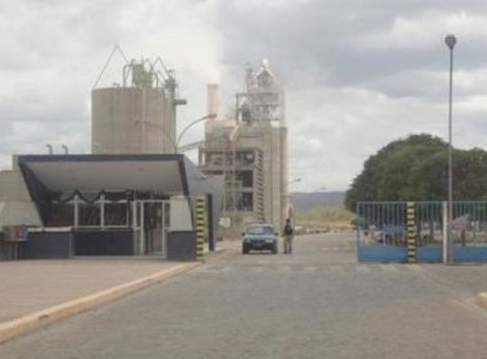 Ituaçu: Trabalhadores demitidos de fábrica de cimento acusam empresa de não pagar direitos