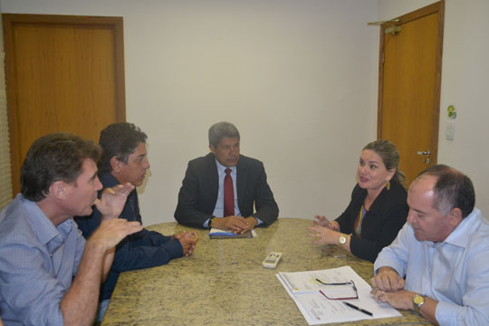 Ivana Bastos solicita ações em prol da cooperativa de Lagoa Real à Secretaria de Desenvolvimento Rural