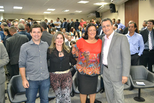 Obras de saneamento e mobilidade para 490 mil baianos são comemoradas pela deputada Ivana Bastos