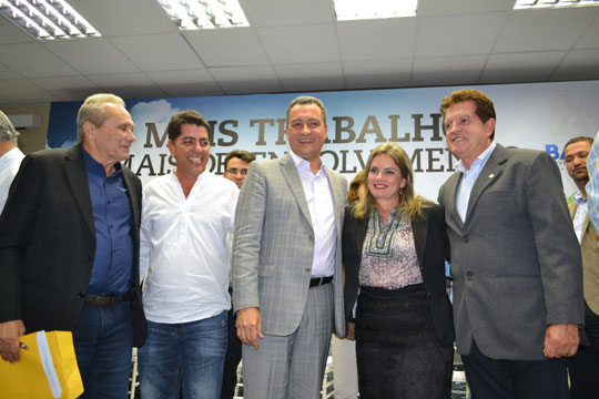 Ivana Bastos participa de transferência de equipamentos do Derba para municípios baianos