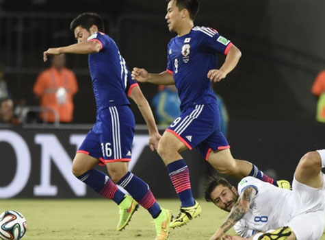 Com show de gols perdidos, Japão empata com Grécia e classifica Colômbia
