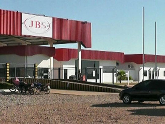 JBS anuncia férias coletivas em 10 unidades