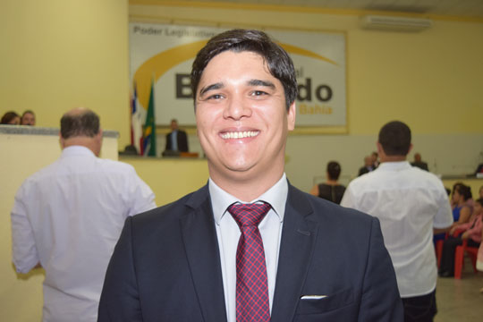 Vitor Bonfim prestigia posse do prefeito e de vereadores em Brumado