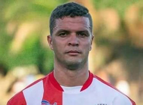 Jogador de futebol de Nova Viçosa morre após batida frontal na BR-418