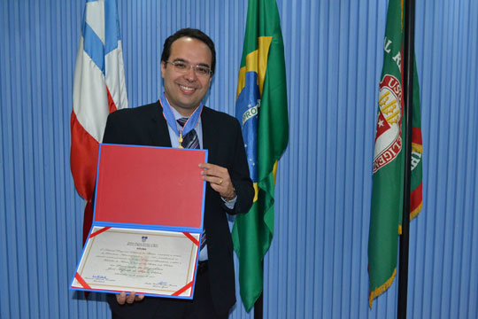 Procurador da República recebe medalha em sessão do TRE-BA