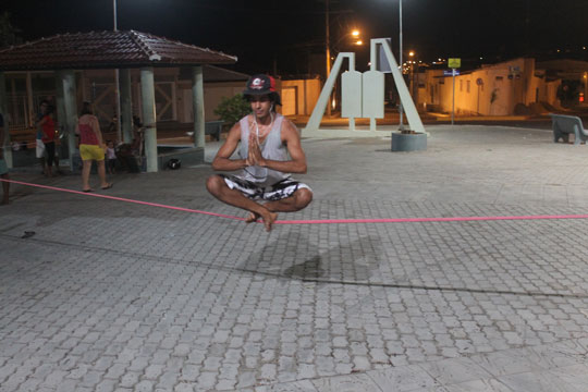 Jovens brumadenses estão aderindo ao Slackline