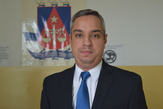 Juiz Rodrigo Souza Britto toma posse no Juizado Especial de Brumado