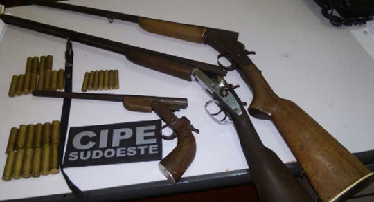 Cinco indivíduos são presos com armas de fogo em Jussiape