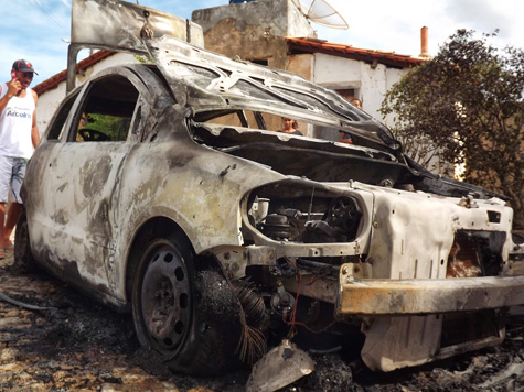 Jussiape: Mulher ateia fogo em carro do ex-marido