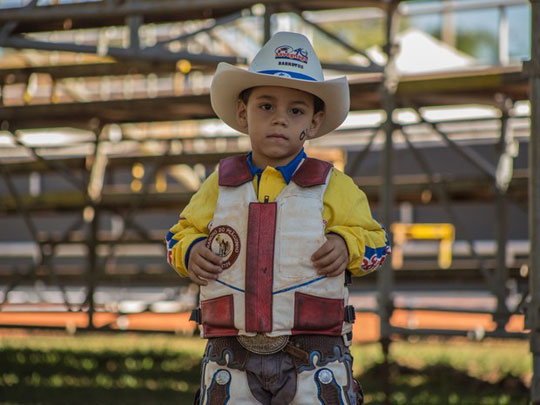 Campeão em carneiros, minipeão sonha com rodeio em Barretos