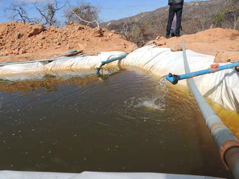 Licínio de Almeida: Empresa terceirizada da Bahia Mineração está sendo acusada de desperdiçar água