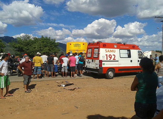 Livramento de Nossa Senhora: Homem morre depois de se envolver em acidente com ônibus escolar