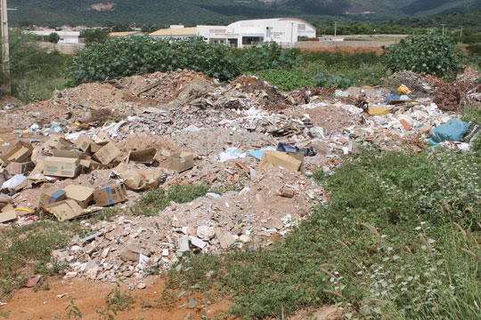 Secretaria de Meio Ambiente de Brumado alerta sobre destinação inadequada de entulhos e lixo