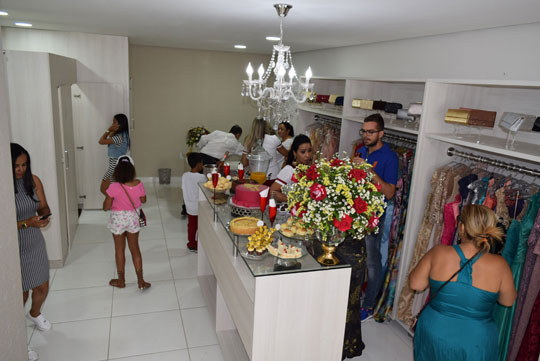 Analu Vest, loja de aluguel de vestidos, é inaugurada em Brumado