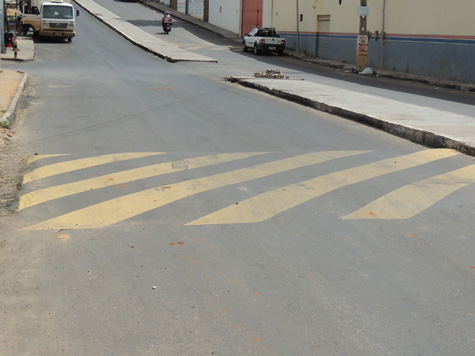Brumado: Ministério Público notifica SMTT para retirada de lombofaixas de avenidas