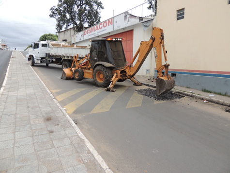 Brumado: Prefeitura retira lombofaixas da João Paulo I