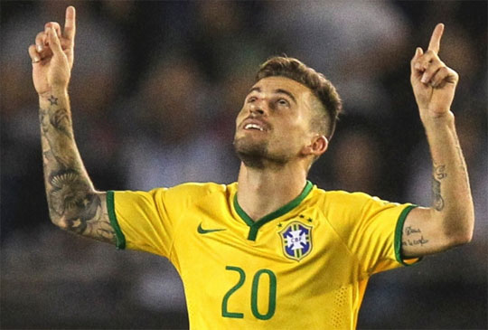 Brasil arranca empate com a Argentina na casa do rival