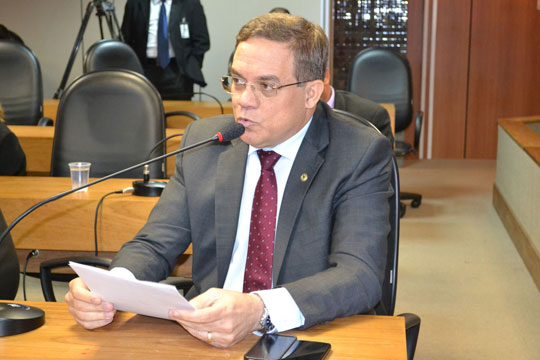 Deputado Luciano Ribeiro cobra atitudes administrativas do governo baiano