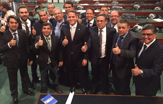 Obstrução dos deputados oposicionistas faz Assembleia Legislativa aprovar projetos do Executivo