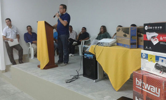 Luciano Ribeiro participa de inauguração de nova sede de cooperativa em Caculé