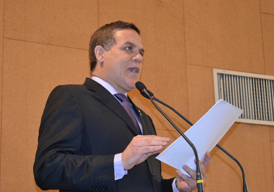 Deputado Luciano Ribeiro critica nomeação de Jaques Wagner para cargo no governo