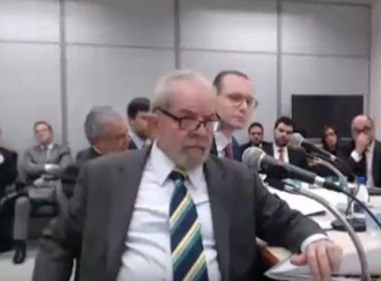 Lula diz não ter relação com triplex durante depoimento ao juiz Sérgio Moro