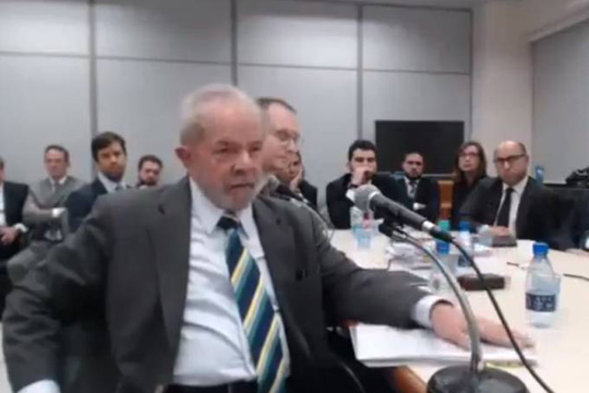 Agenda de ex-diretores da Petrobras desmente Lula, diz Veja