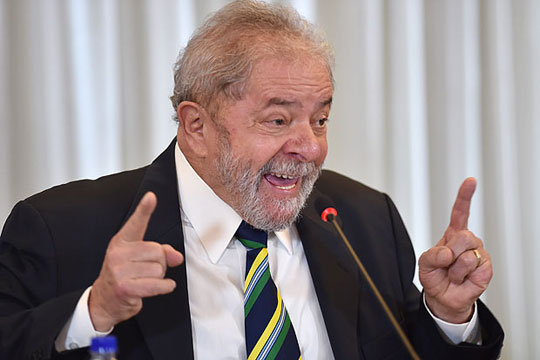Ex-presidente Lula diz que Operação Lava Jato faz espetáculo de pirotecnia