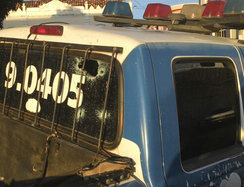Macaúbas: Quadrilha metralhou companhia de polícia e explodiu agência bancária