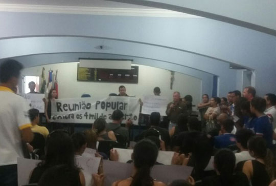 Moradores tentam derrubar aumento de salário de vereadores e gestores em Macaúbas