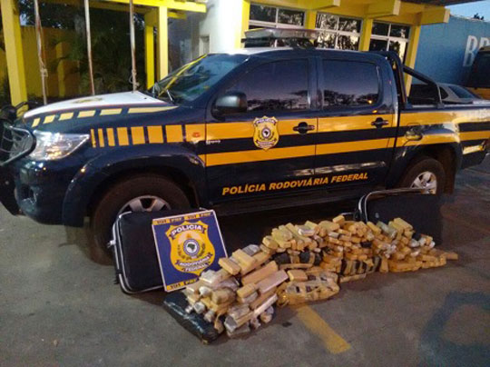 Tio e sobrinho são flagrados com 100 kg de maconha em Vitória da Conquista