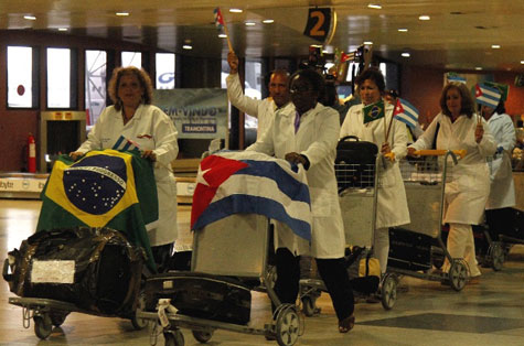 Mais 2 mil médicos cubanos devem chegar ao Brasil esta semana