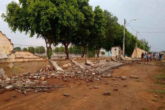 Malhada de Pedras: Chuva de granizo causa estragos e população fica assustada