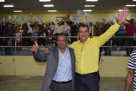 Convenção do PMDB, PV e Rede oficializa chapa com Manelão e Pastor Clóvis em Brumado