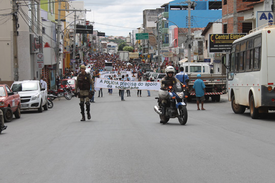Mais de 3 mil brumadenses vão às ruas pedir por aumento no efetivo da polícia militar na cidade